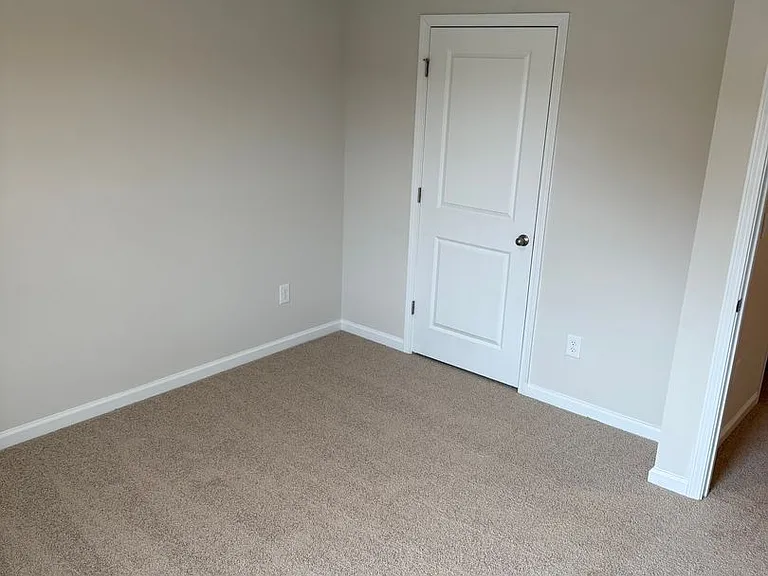 2528 Revolutionary Way — Photo 21