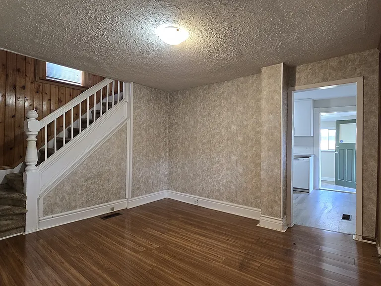 75 Rogers Ave — Photo 10