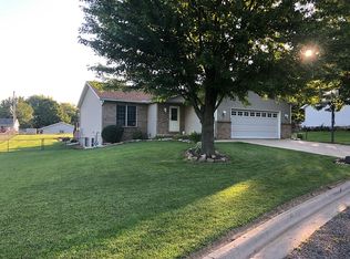 603 Golden Ct, Mackinaw, IL 61755