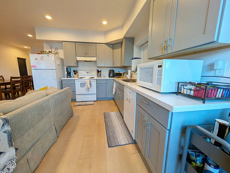 5043 21st Ave NE #B — Photo 9