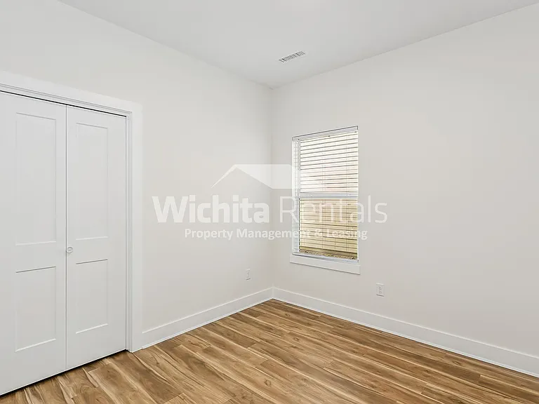 1736 - 1738 S. Hickory Creek St. — Photo 8