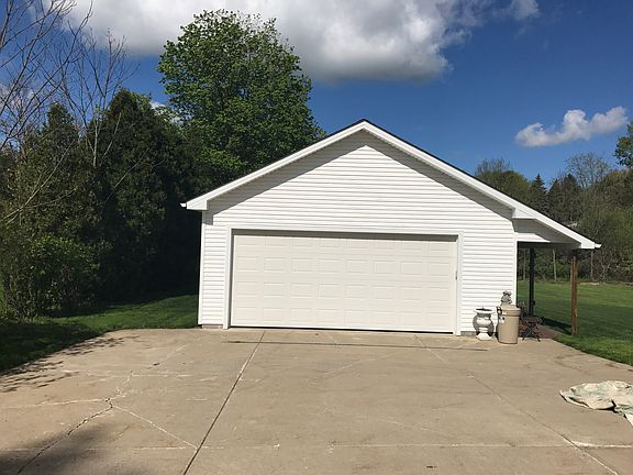 Detached 2 car garage
