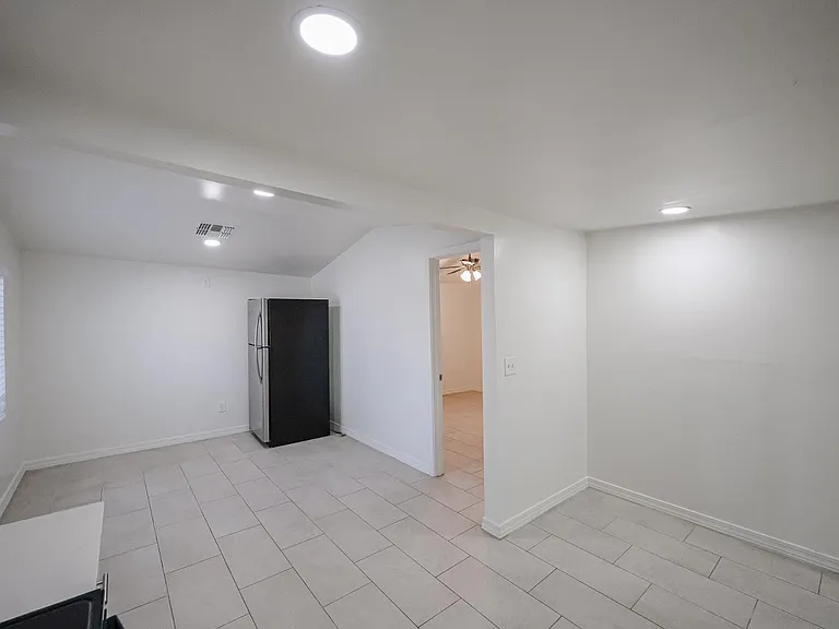 2721 E Willetta St #C — Photo 9