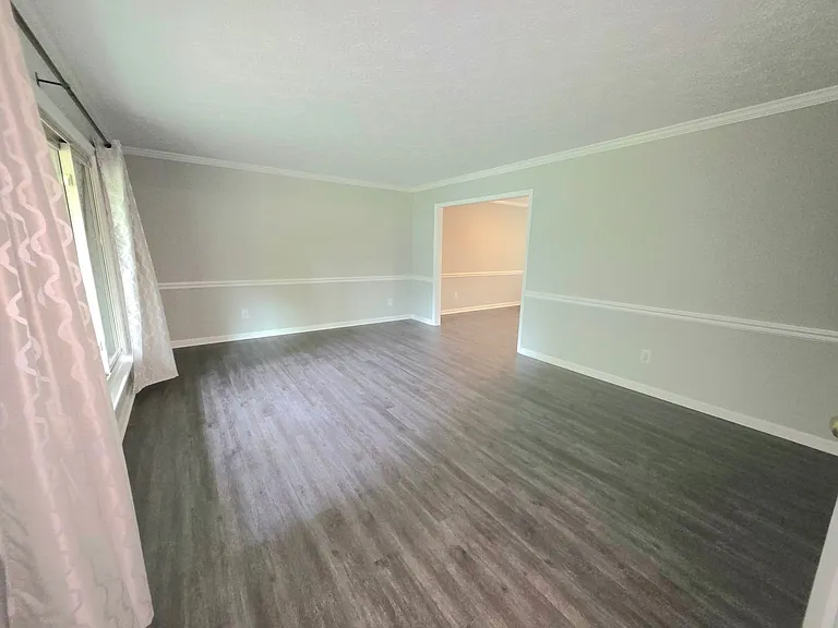 415 Rosewood Ln — Photo 5