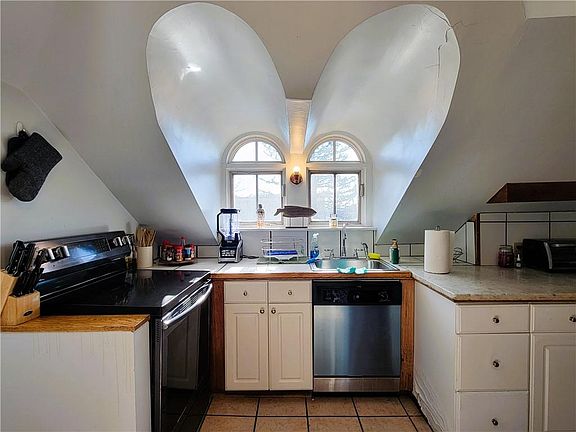 4th image of 92 Pelham St #3