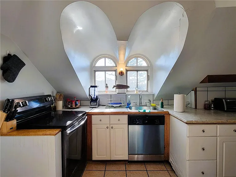 92 Pelham St #3 — Photo 3