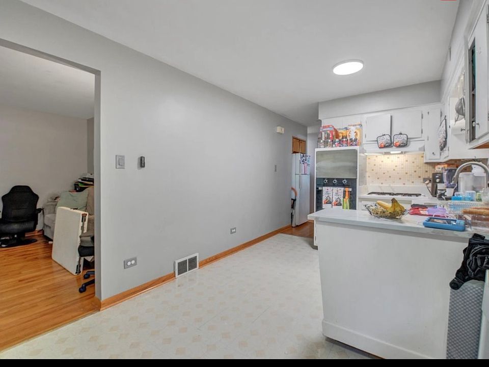1st image of 5243 S Kilbourn Ave #1