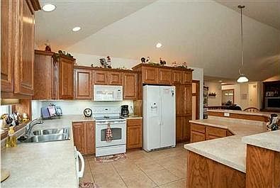 5th image of 2406 W Henderson Ave