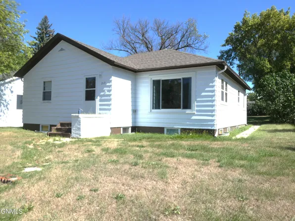 213 NE 3rd St, Linton, ND 58552
