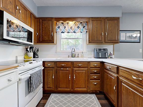 2nd image of 50 Sunnyslope Dr