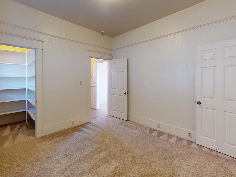 2811 E St — Photo 10