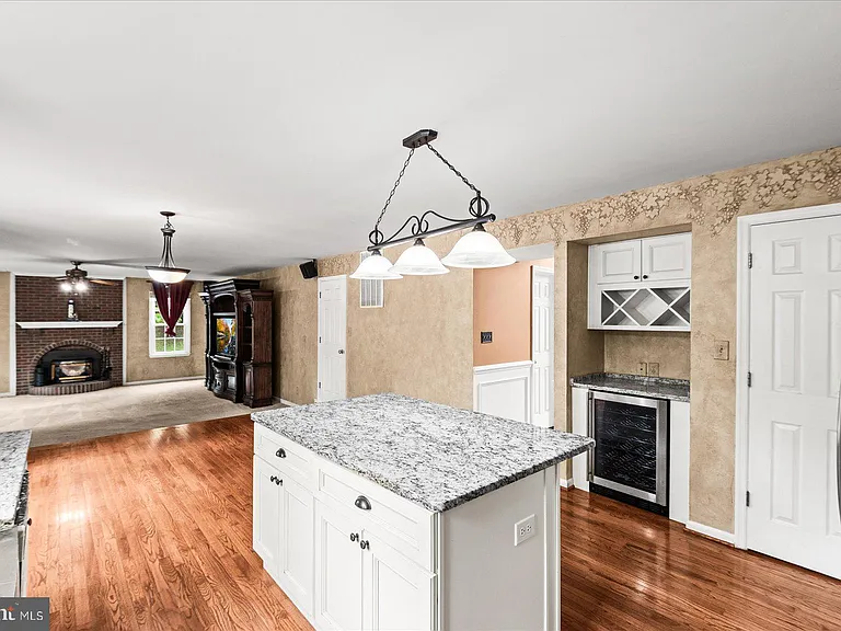 80 Stonewall Dr — Photo 2