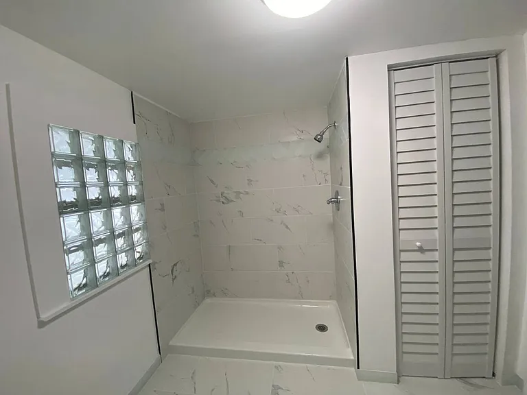 12 Shoreland Dr — Photo 8