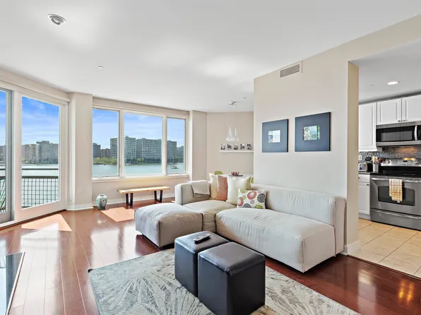 600 Harbor Blvd Unit 966, Weehawken, NJ 07086