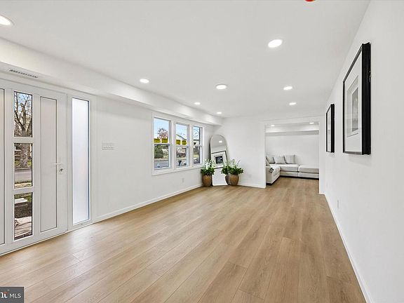 2nd image of 16 Buckingham Rd