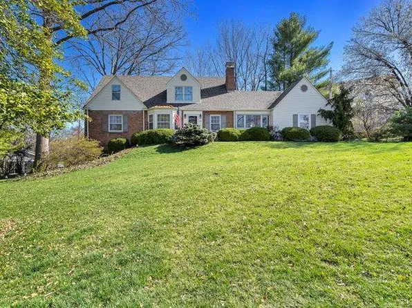 39 Frederick Ln, Saint Louis, MO 63122