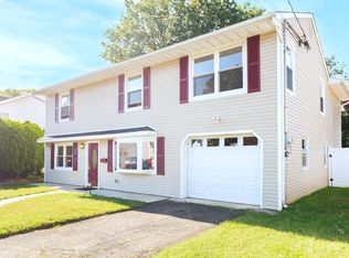 29 Crescent Rd, Edison, NJ 08817