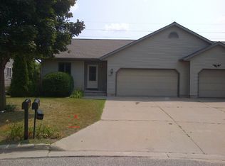 713 Forest Glen Cir, Prairie Du Sac, WI 53578