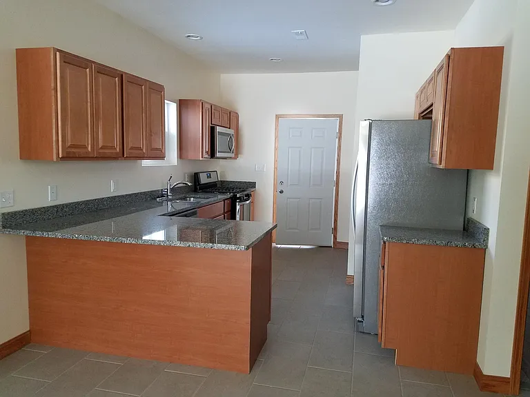 Breakfast Bar, Granite Counter Tops, All Stainless Steel Appliances & Washer & Dryer Hook-ups.