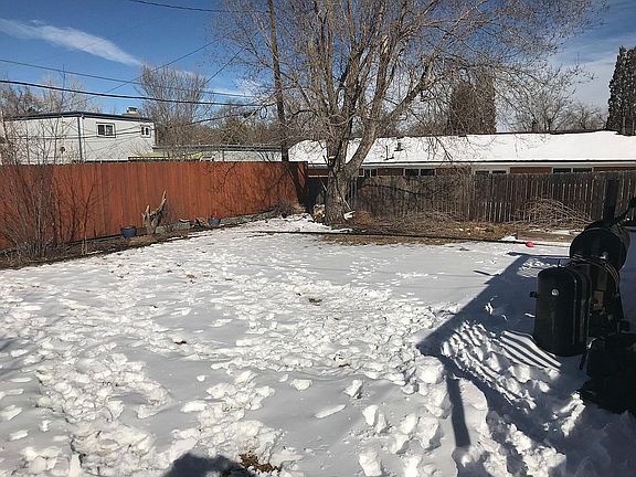 large yard w garden area