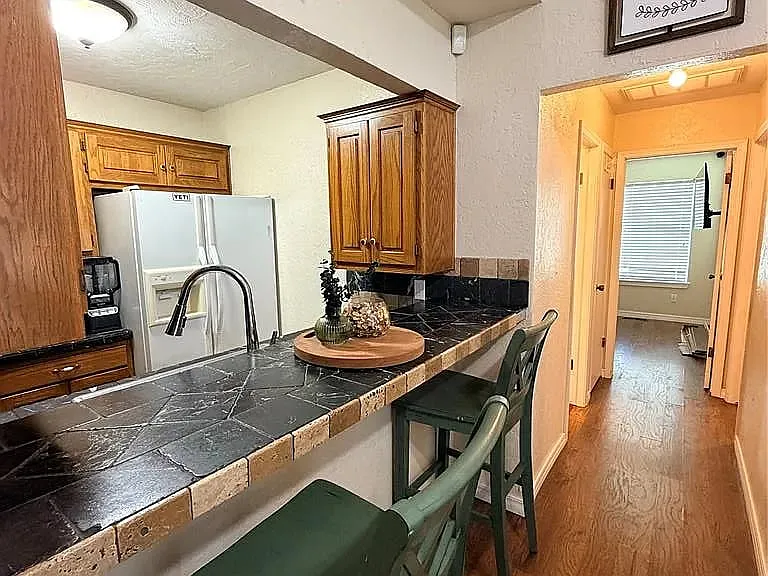 800 NE 17th Ct — Photo 2