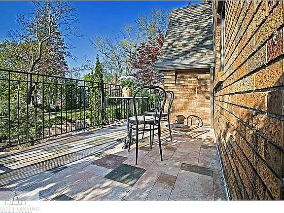 3rd image of 606 E Marshall St