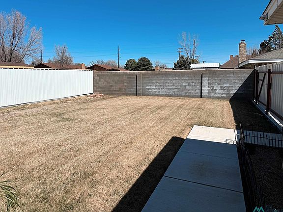3rd image of 2104 Vivian Ave