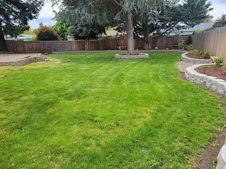 734 Hemlock Ct — Photo 26