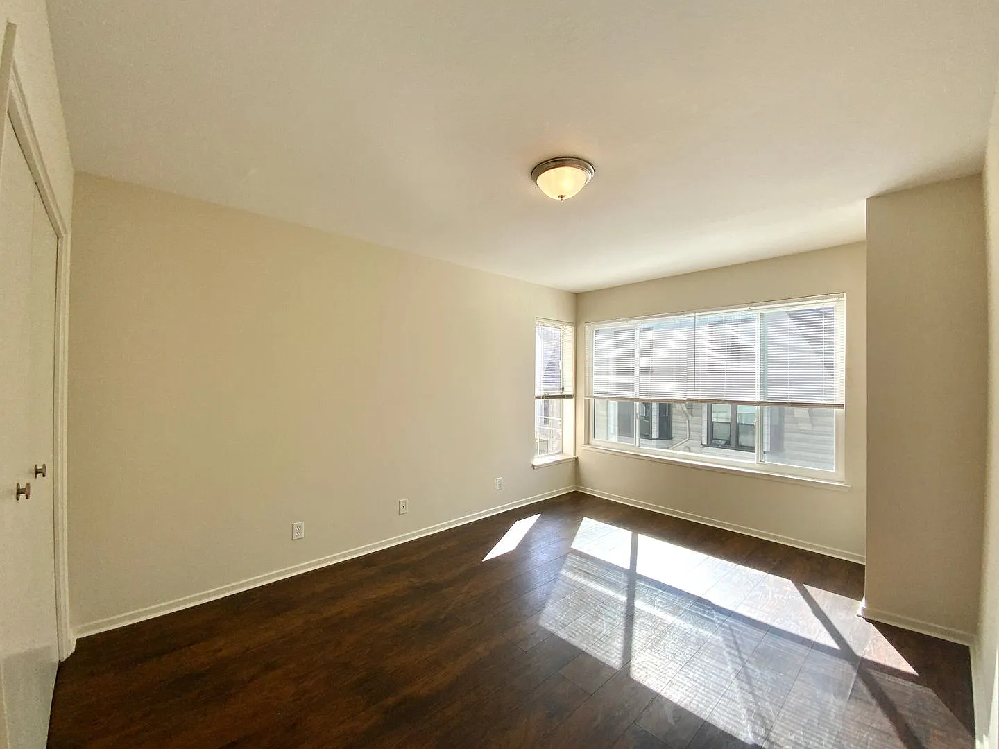 2br/2ba! On-Site Laundry! Stunning Roof Deck! Elevator! — Photo 3