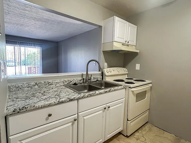 5910 Belmont Ave #3 — Photo 9