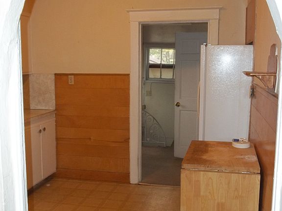 4th image of 1219 S Grant St