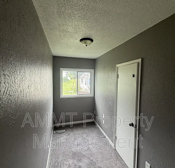 1838 J Ave NE — Photo 6