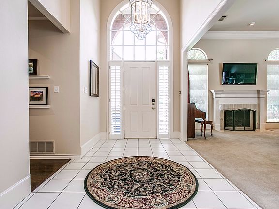 3rd image of 4407 Creekmeadow Dr