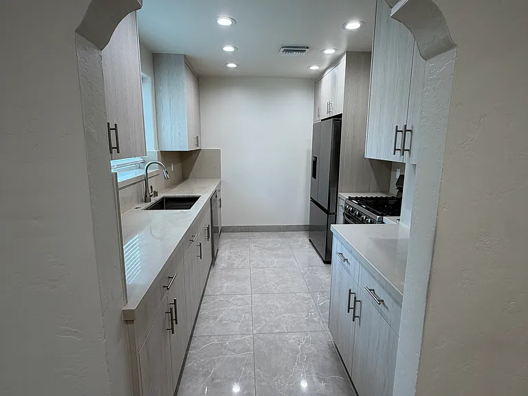 1090 E Verdugo Ave — Photo 7