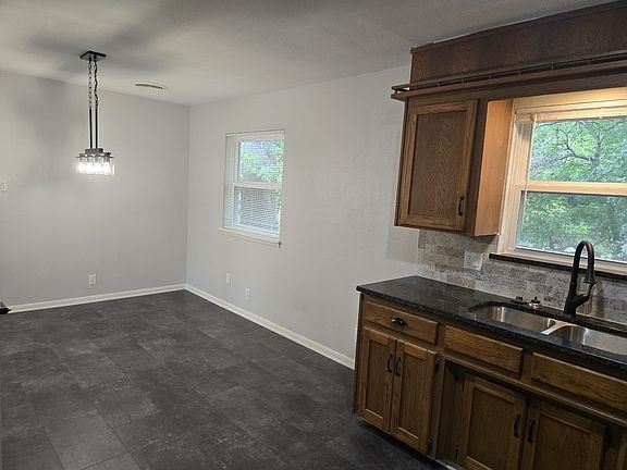 4th image of 519 Forrest Ln