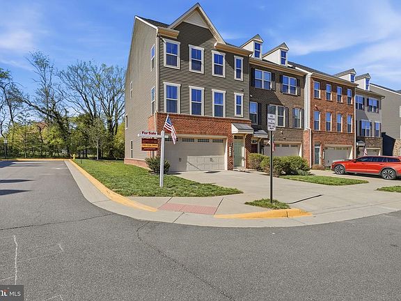 2nd image of 8966 Bridle Ridge Ln