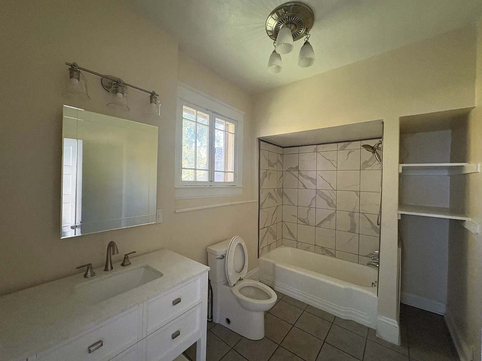 5 bed, $1,900 — Photo 4