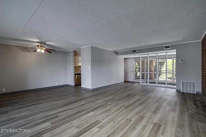 400 Dublin Dr — Photo 16