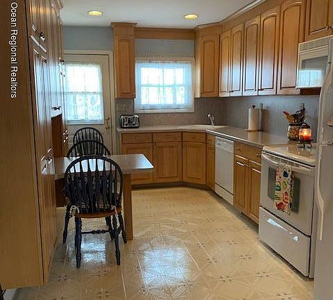 2nd image of 42 Hyannis St