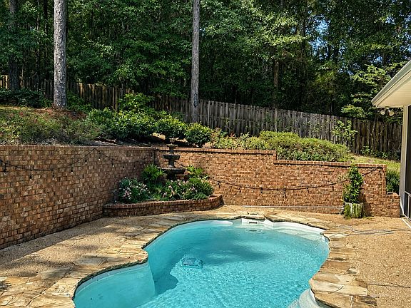 2nd image of 7236 Maureen Cir