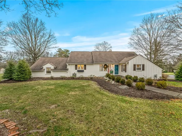 34 E Maitland Ln, New Castle, PA 16105