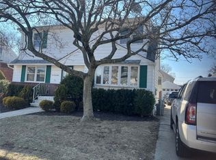 525 Lakeville Rd, New Hyde Park, NY 11040