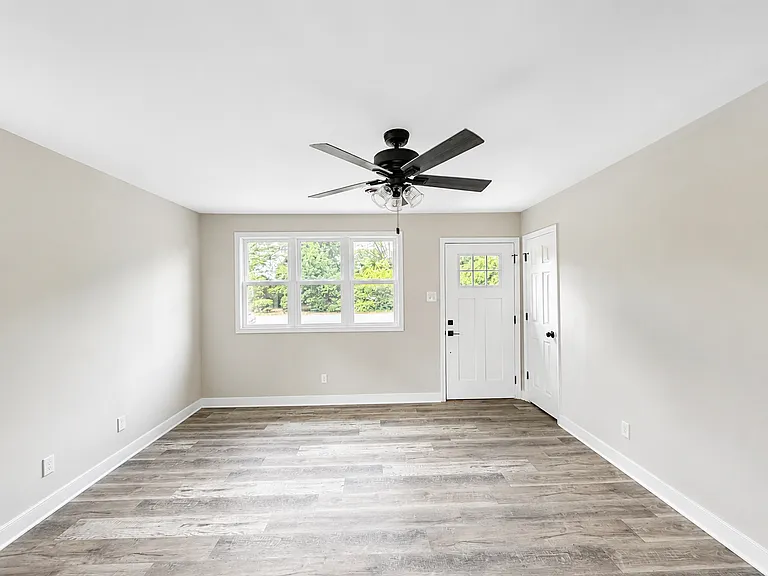 2707 Cushing Dr — Photo 7
