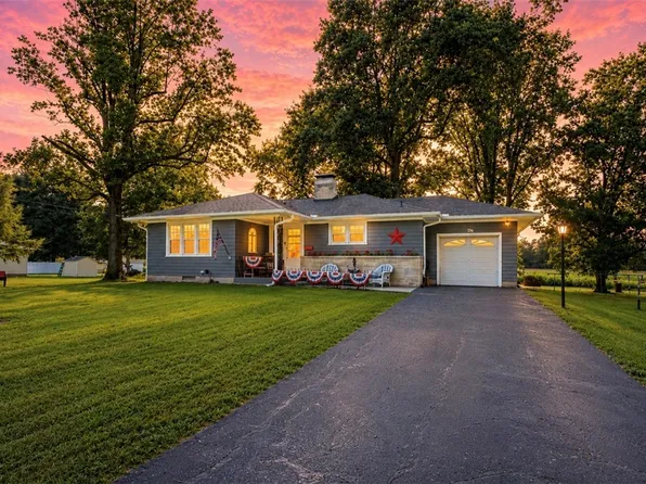 224 Brewer Rd, Danville, IL 61834
