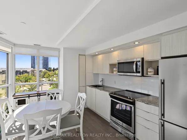 225 Village Green Sq #308, Toronto, ON M1S 0N4