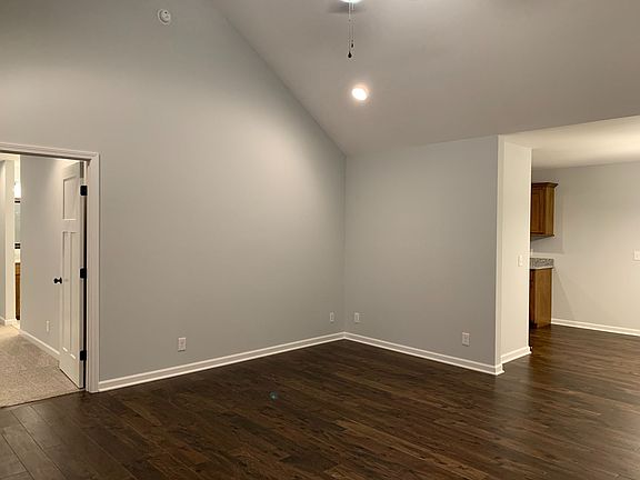 4th image of 200 Lexington Cove Blvd