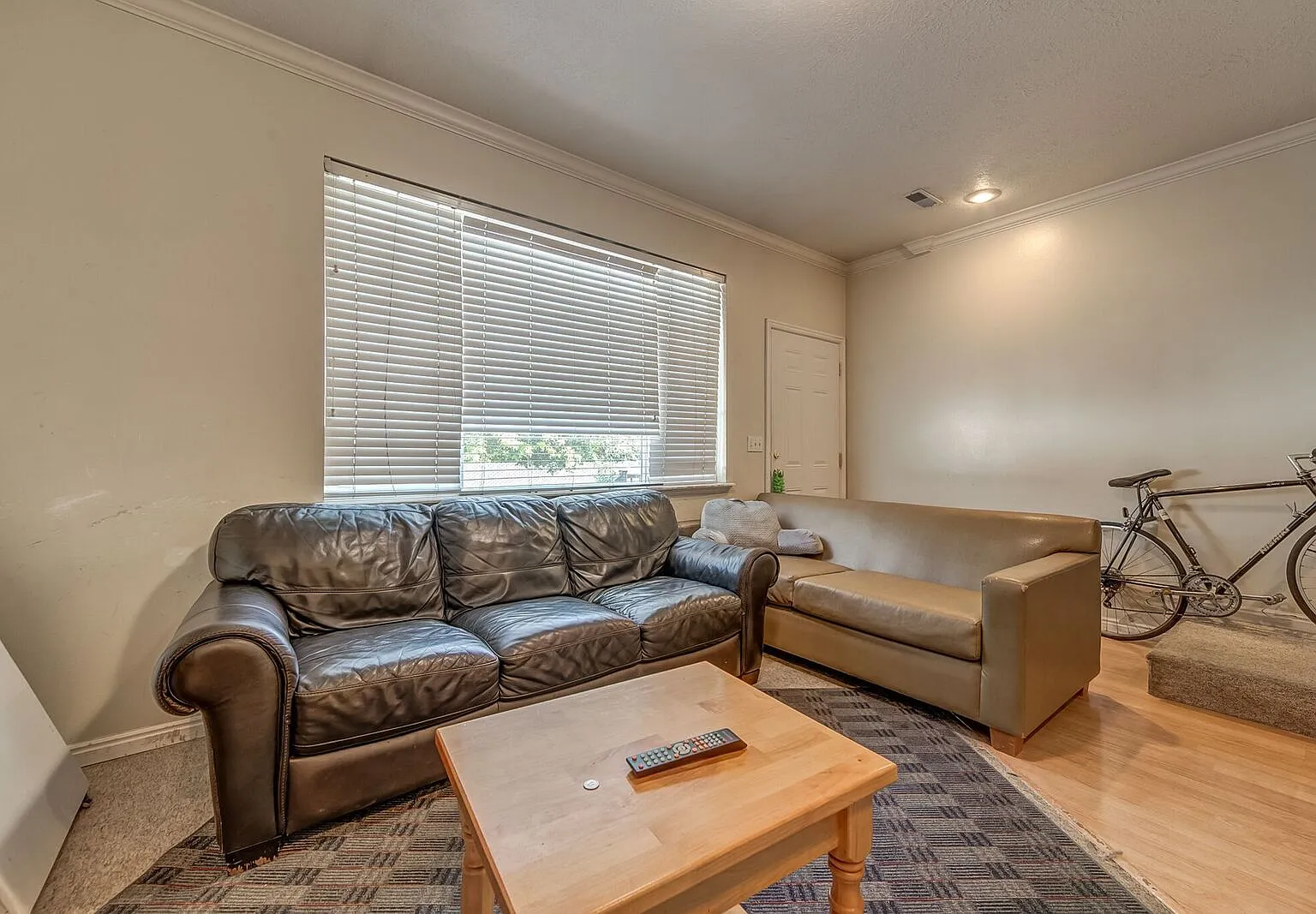 3 bed, 1226 sqft, $419 — Photo 2
