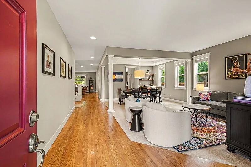 4 bed, 2.5 bath, 3153 sqft, $4,200 — Photo 3