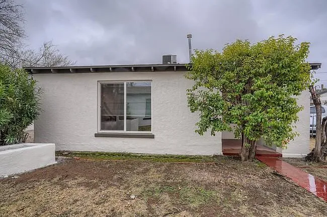 2026 N Tucson Blvd — Photo 9