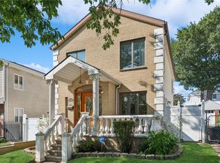 17417 Pidgeon Meadow Rd, Flushing, NY 11365